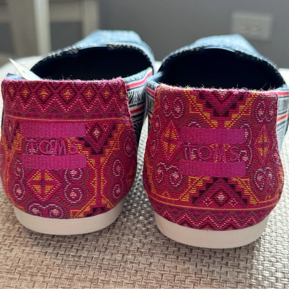 NWT TOMS Women’s Alpargata indigo Floral Hmong print Shoes Sz 7.5 - Picture 10 of 10